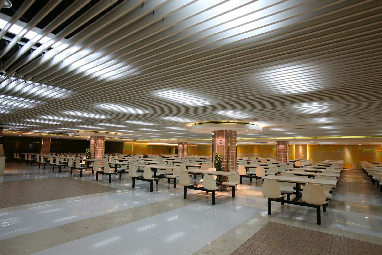 Trần nhôm Deconta Baffles V-Screen